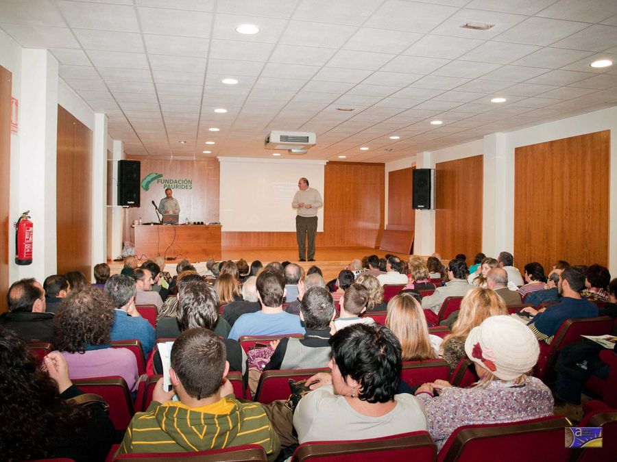 Fotografía de la actividad: Encuentros con la ciencia. Juan Senent (5)