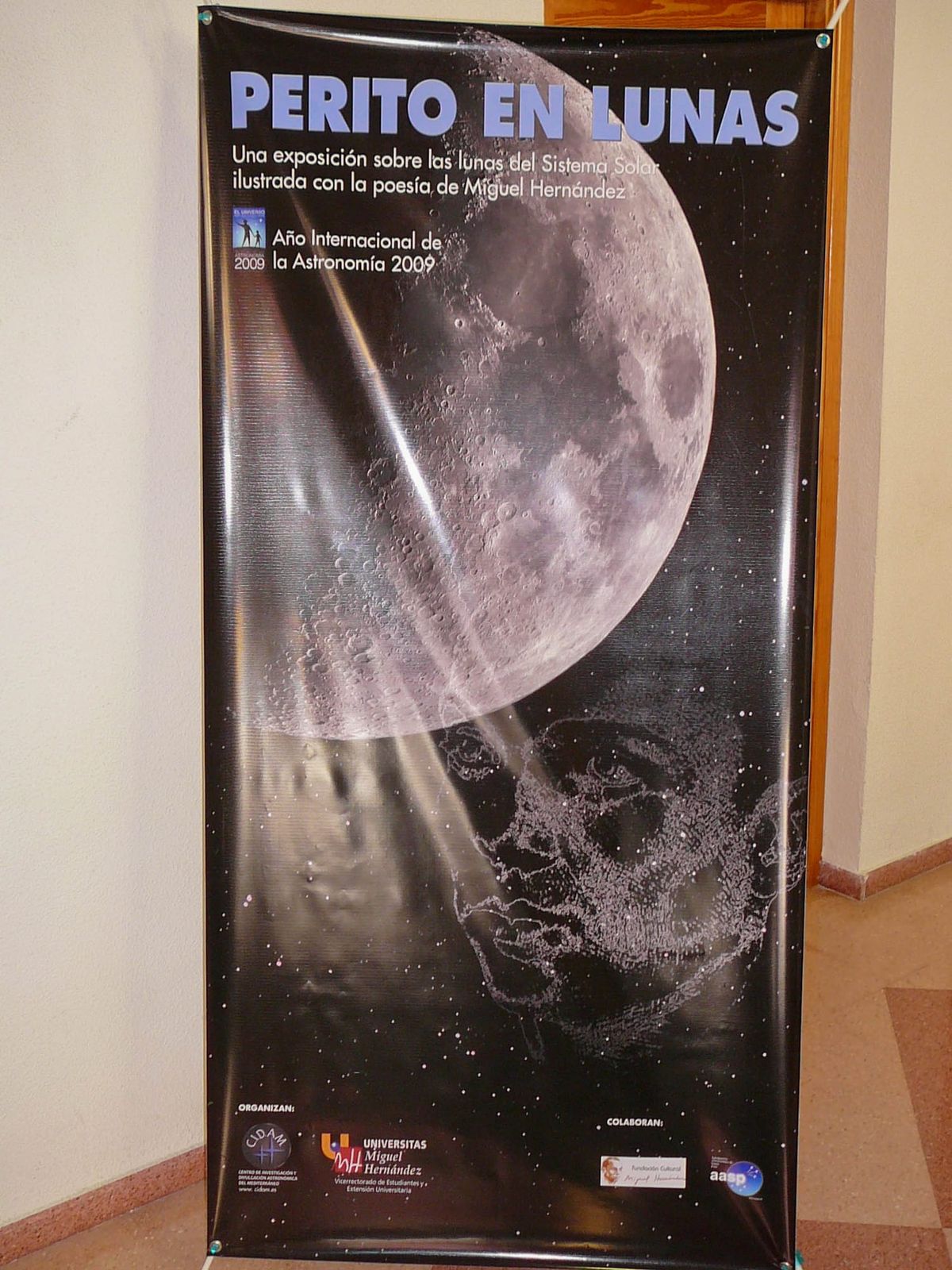 Fotografía de la actividad: Exposición: Perito en Lunas