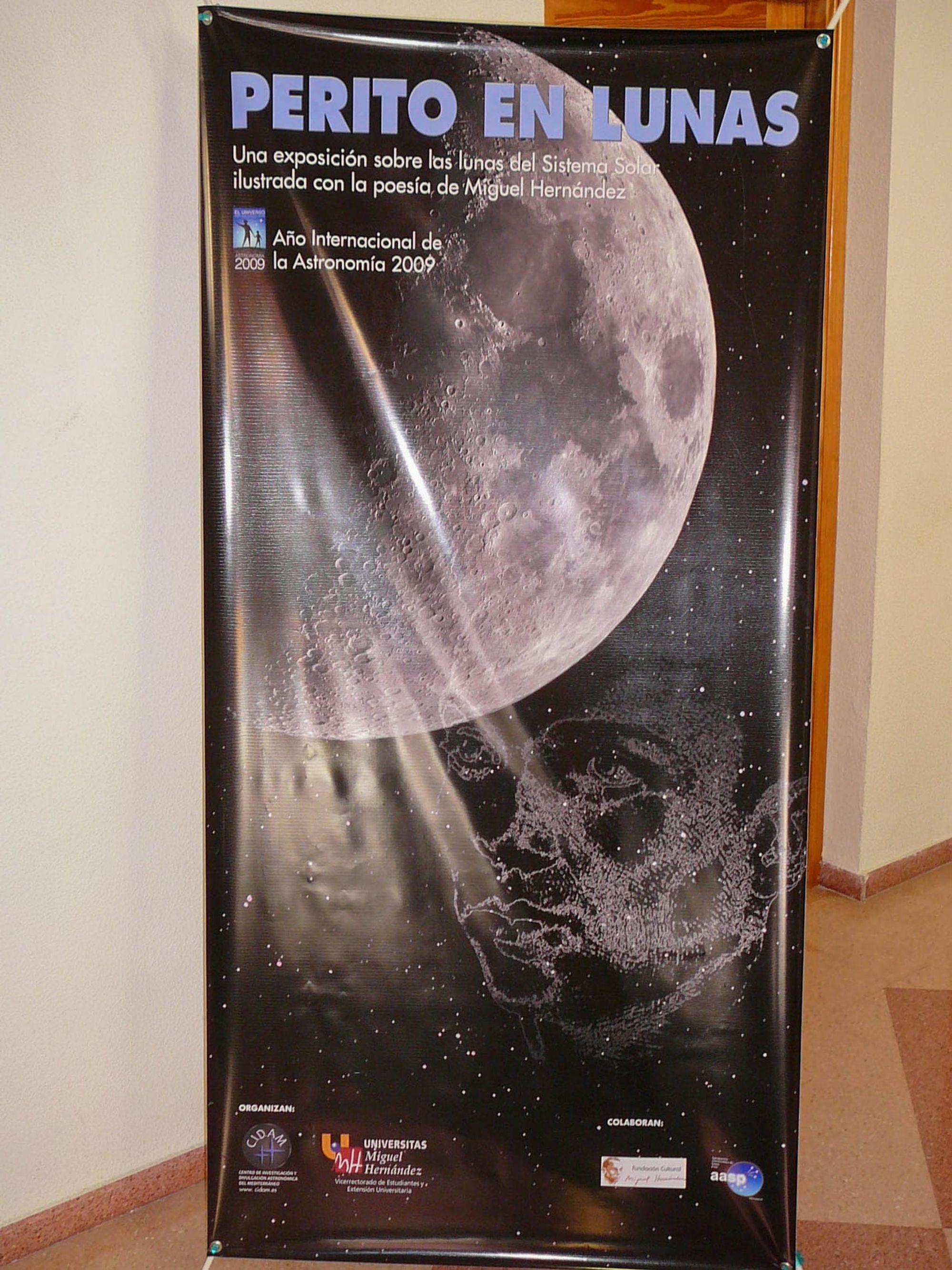 Fotografía de la actividad: Exposición: Perito en Lunas