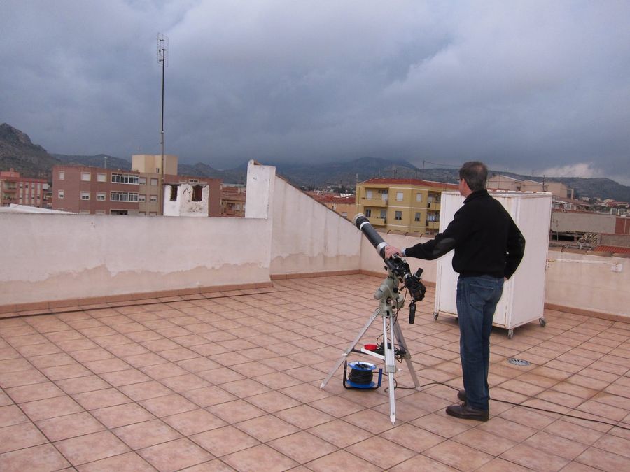 Fotografía de la actividad: Los Amigos de la Astronomía de Elda, logran captar imágenes del tránsito del planeta Mercurio por delante del Sol. (3)