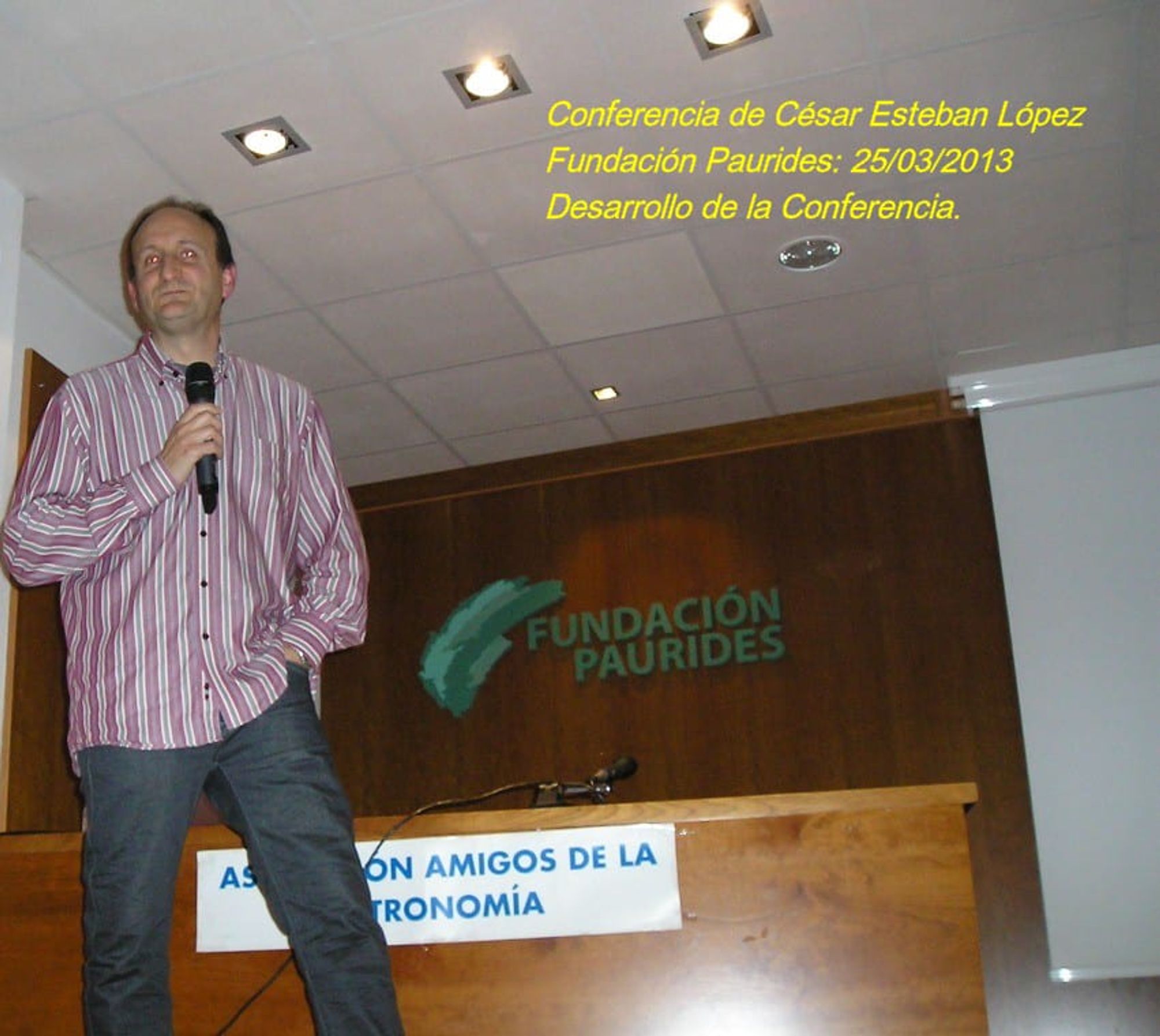 Fotografía de la actividad: Conferencia magistral oxigeno y vida cesar esteban