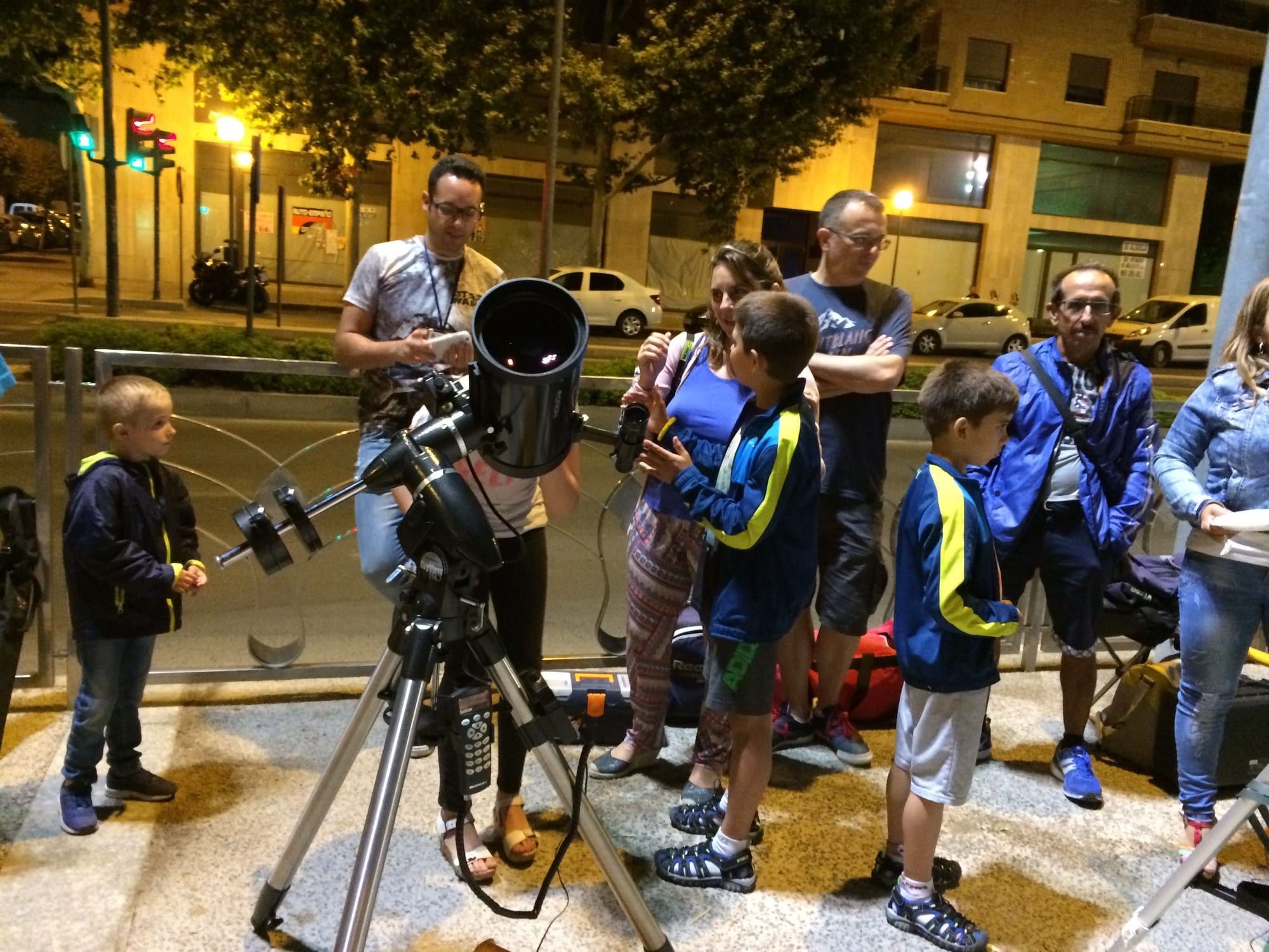 Fotografía de la actividad: Éxito en la Observación Popular en Avda. de Ronda