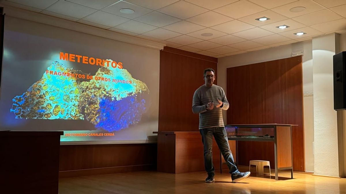 Fotografía de la actividad: Jornada sobre Meteoritos en la Fundación Paurides.