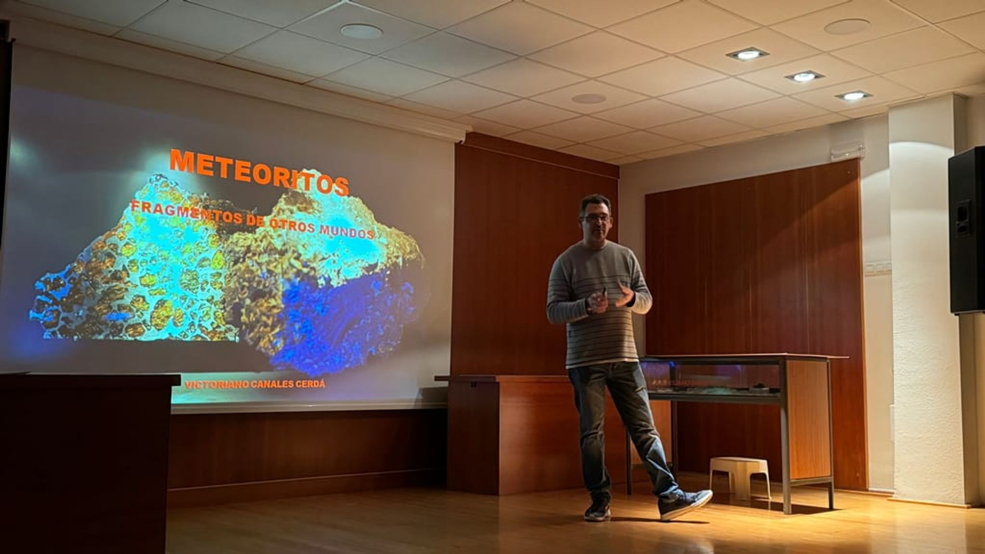 Fotografía de la actividad: Jornada sobre Meteoritos en la Fundación Paurides.