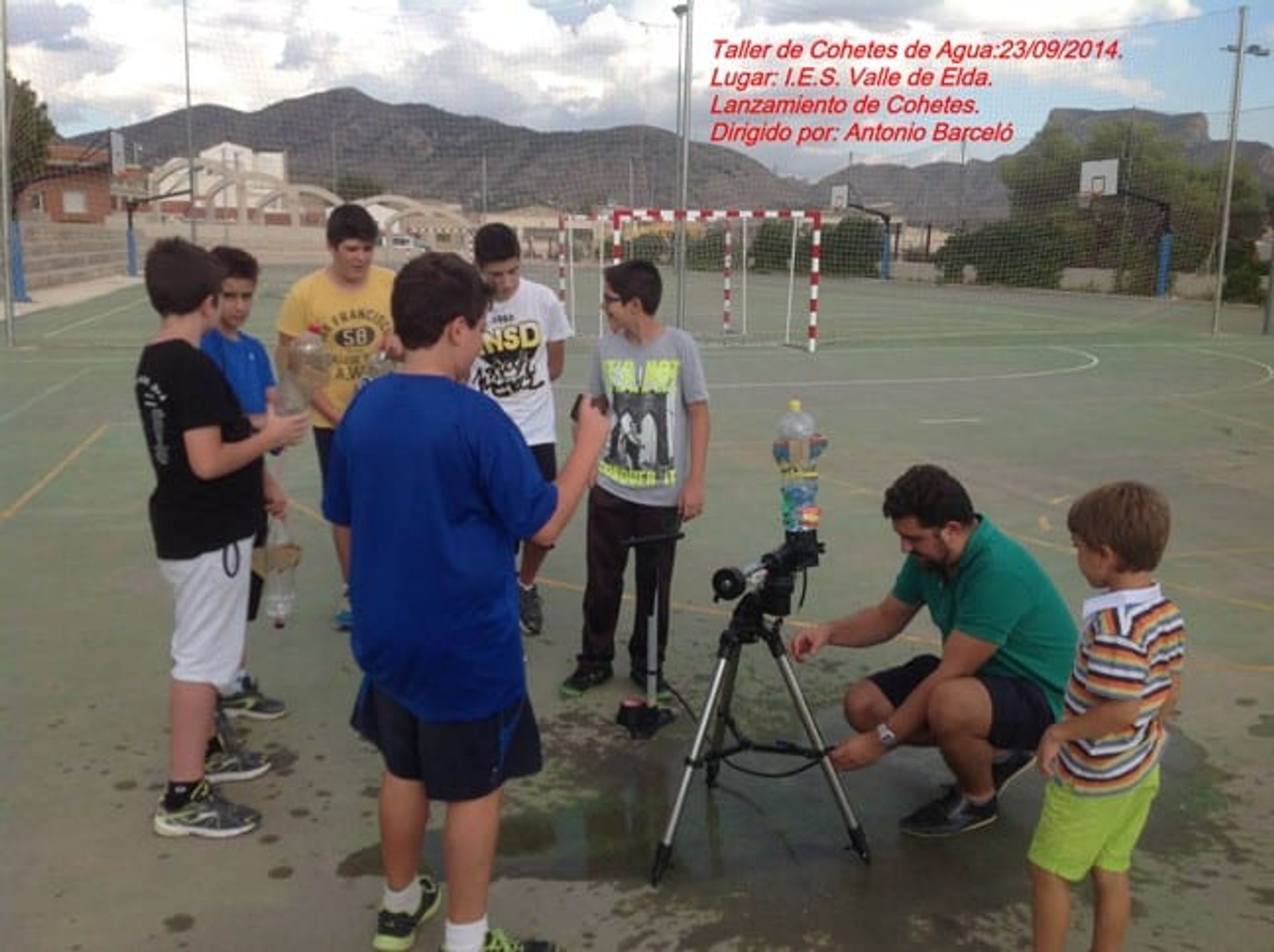 Fotografía de la actividad: Taller de cohetes de agua en el I.E.S. Valle de Elda