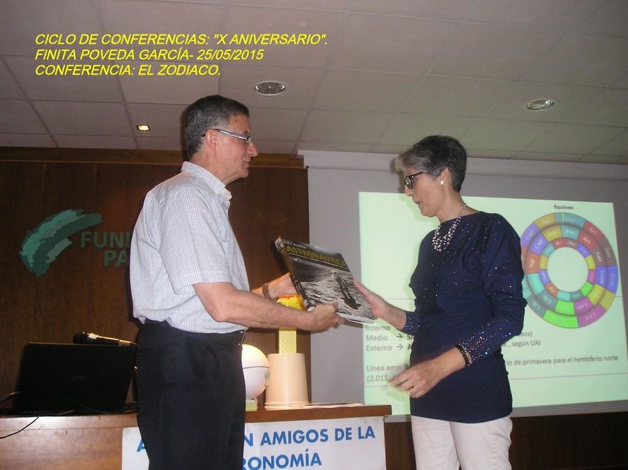 Fotografía de la actividad: Conferencia de Finita Poveda: el Zodiaco. (8)