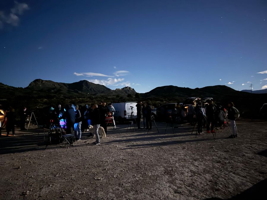 Fotografía de la actividad: Gran éxito en la Observación Pública del Cometa C/2023 A3 (3)