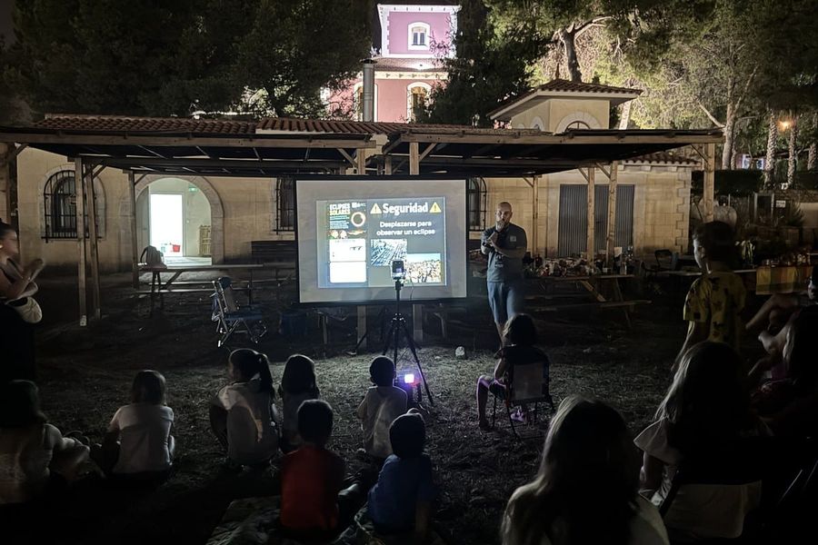 Fotografía de la actividad: Una cena bajo las estrellas en la Casa Colorá de Elda (20)