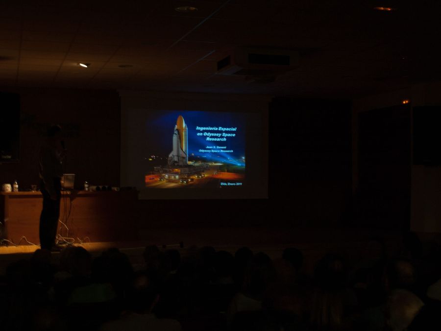 Fotografía de la actividad: Encuentros con la ciencia. Juan Senent (14)