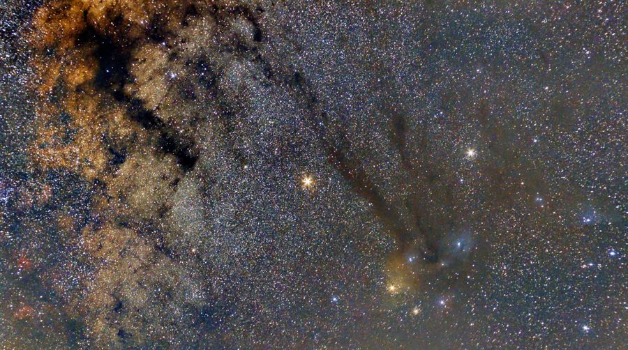 Nebulosas de Rho Ophiuchi y centro galáctico