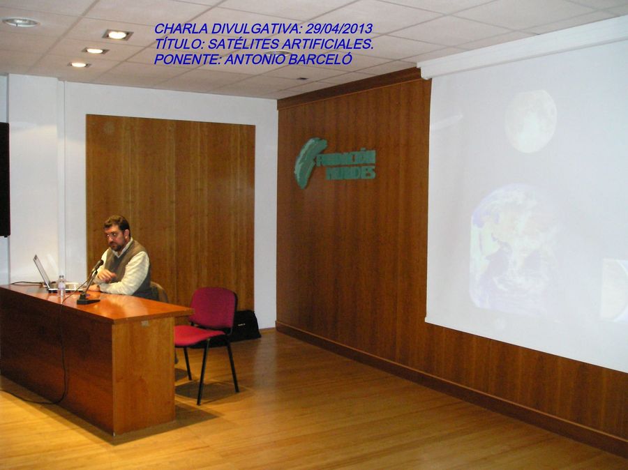 Fotografía de la actividad: Charla satelites artificiales antonio barcelo (1)