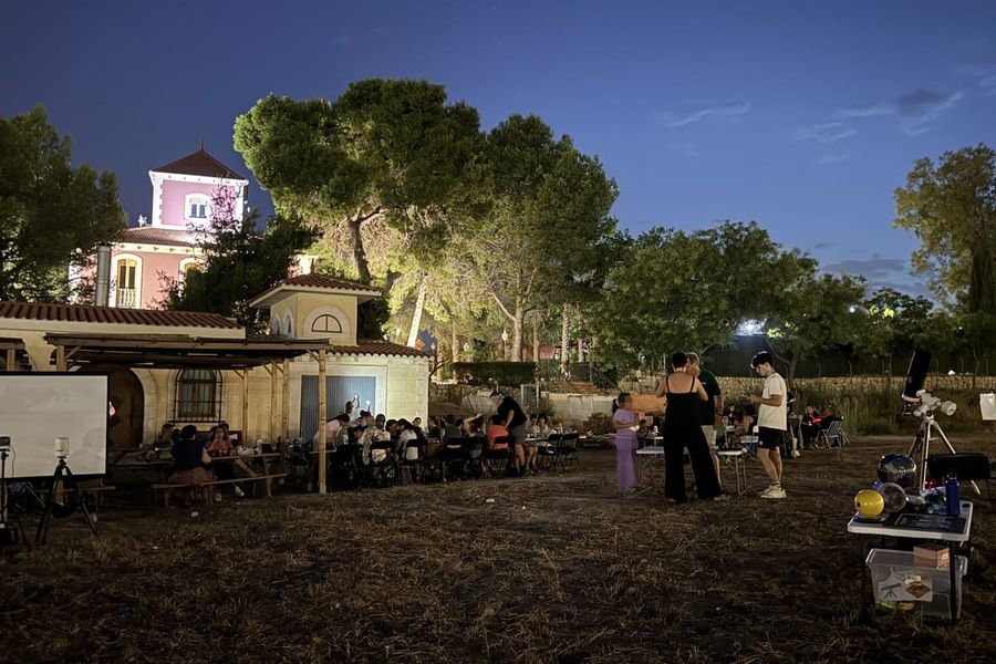 Fotografía de la actividad: Una cena bajo las estrellas en la Casa Colorá de Elda (4)