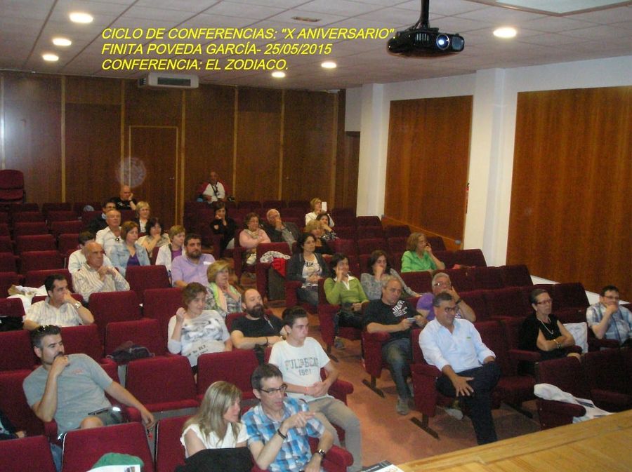 Fotografía de la actividad: Conferencia de Finita Poveda: el Zodiaco. (6)