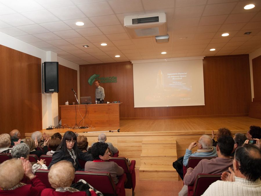 Fotografía de la actividad: Encuentros con la ciencia. Juan Senent (3)