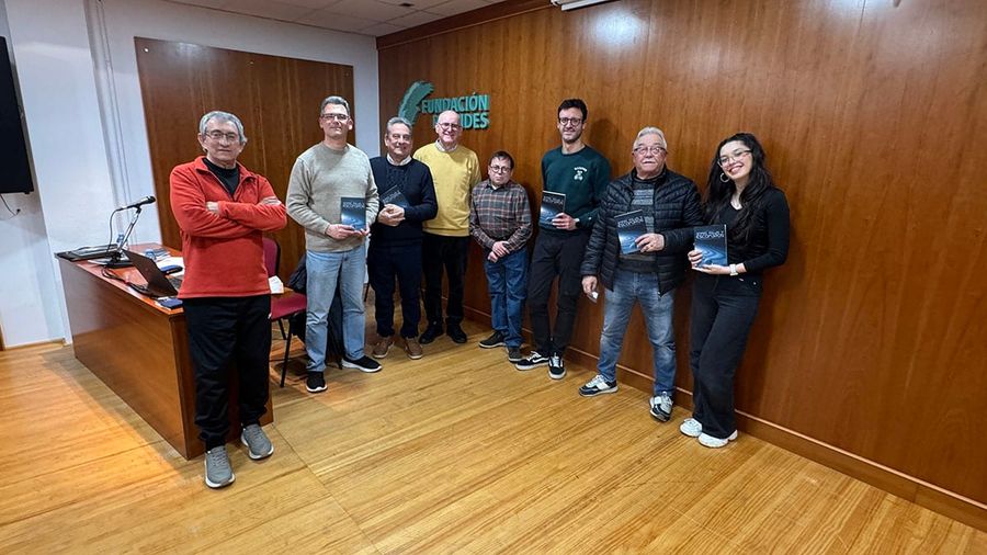 Fotografía de la actividad: Crónica de la presentación del libro "Entre polvo y escombros" de Victoriano Canales (16)