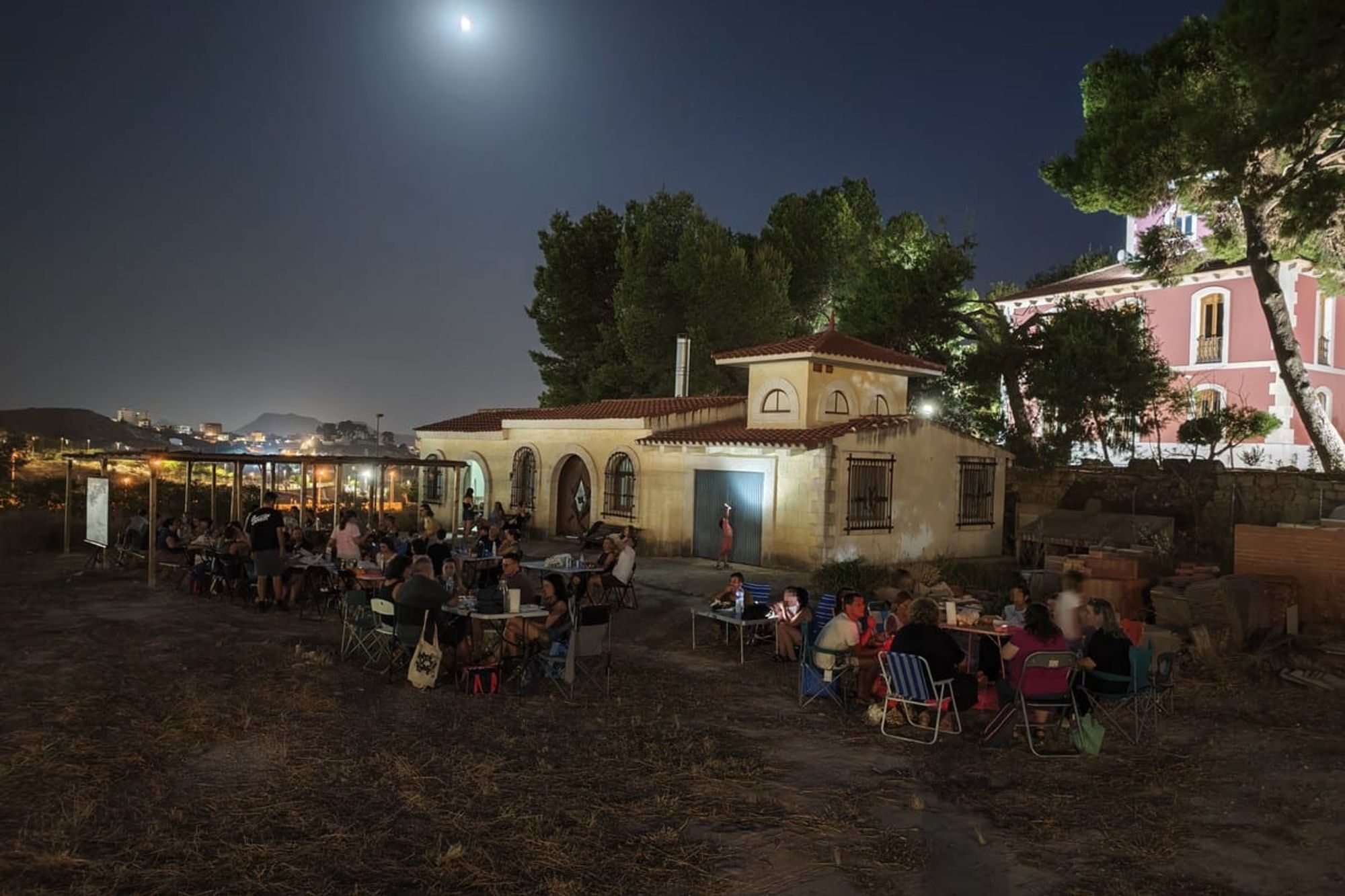 Fotografía de la actividad: Una cena bajo las estrellas en la Casa Colorá de Elda