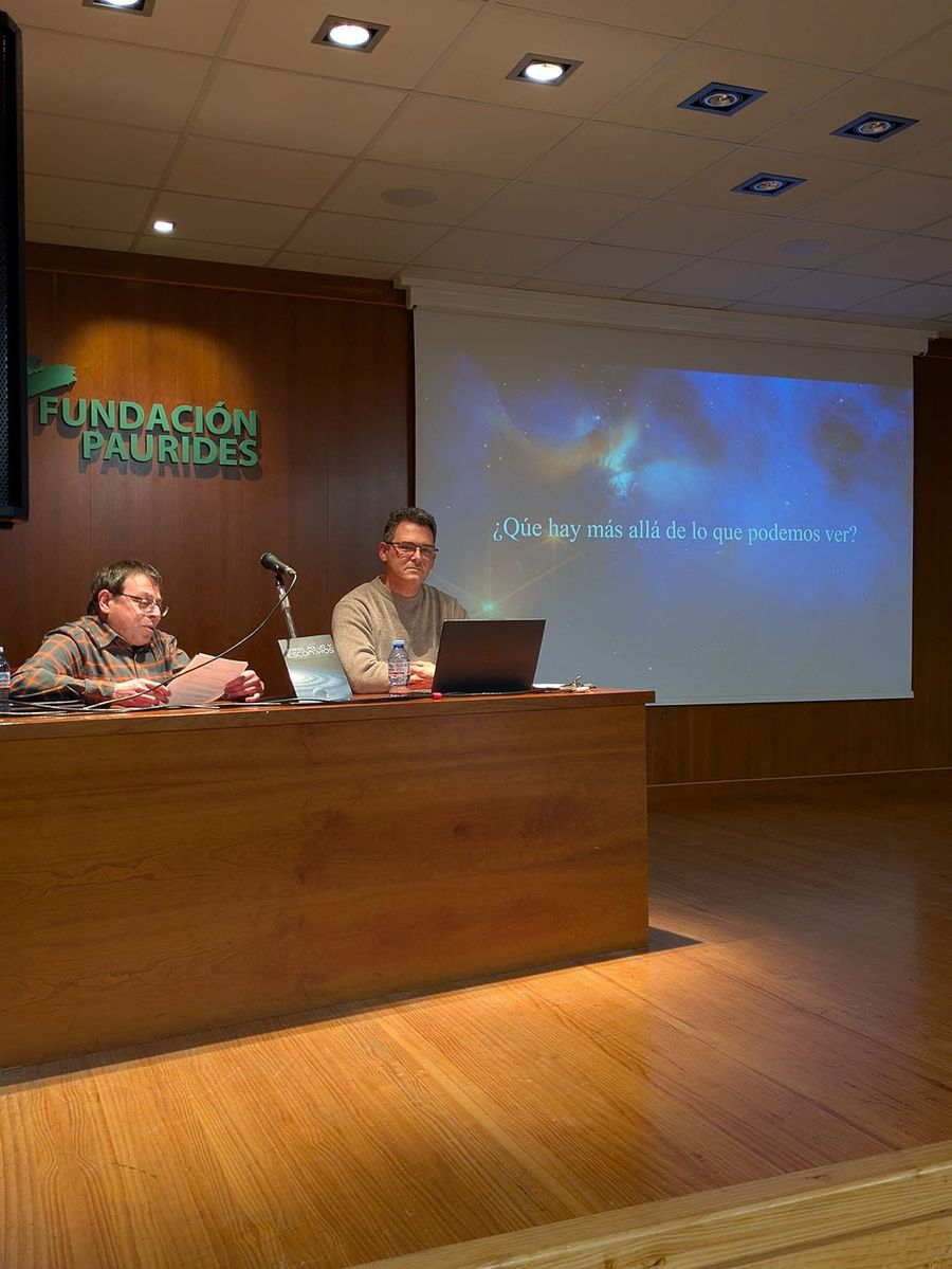 Fotografía de la actividad: Crónica de la presentación del libro "Entre polvo y escombros" de Victoriano Canales (2)