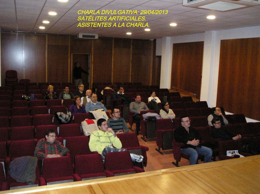 Fotografía de la actividad: Charla satelites artificiales antonio barcelo (2)
