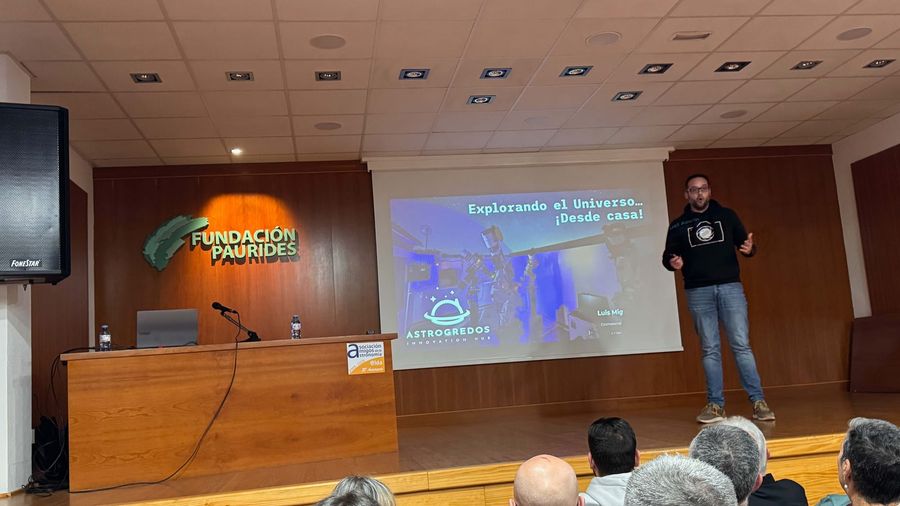 Fotografía de la actividad: Explorando el Universo desde casa (2)