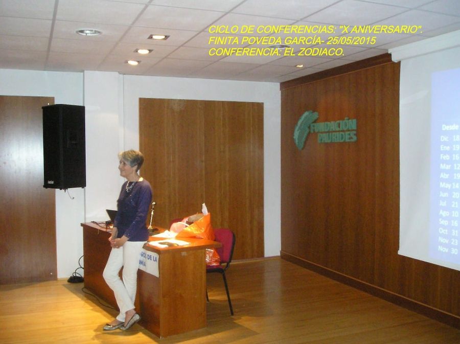 Fotografía de la actividad: Conferencia de Finita Poveda: el Zodiaco. (5)