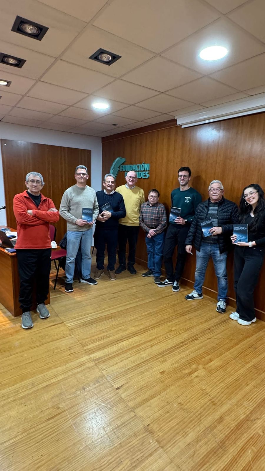 Fotografía de la actividad: Crónica de la presentación del libro "Entre polvo y escombros" de Victoriano Canales (17)