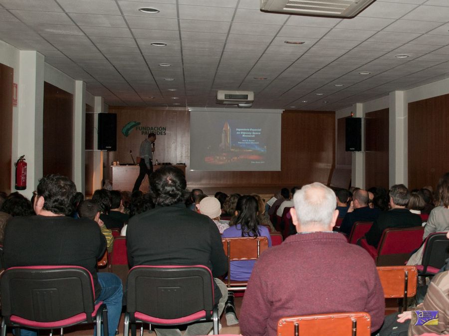 Fotografía de la actividad: Encuentros con la ciencia. Juan Senent (18)