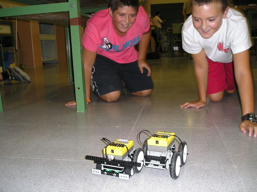 Fotografía de la actividad: Taller de Robótica en IES Valle de Elda (6)