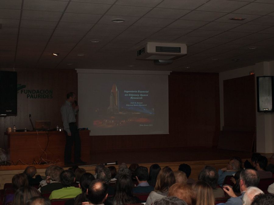 Fotografía de la actividad: Encuentros con la ciencia. Juan Senent (15)