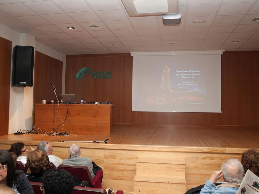 Fotografía de la actividad: Encuentros con la ciencia. Juan Senent (1)