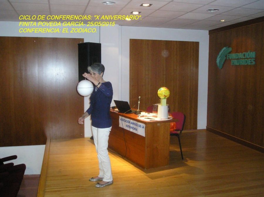 Fotografía de la actividad: Conferencia de Finita Poveda: el Zodiaco. (7)