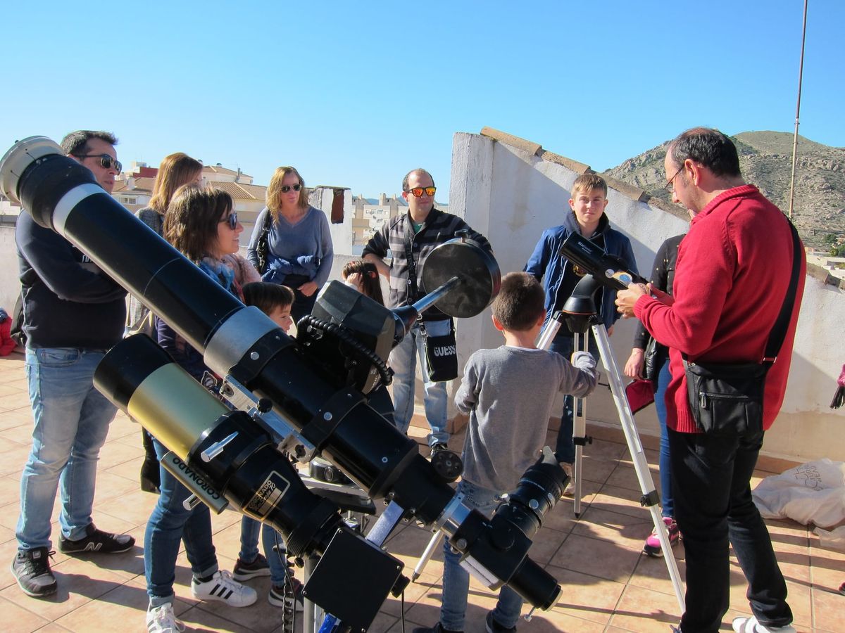 Fotografía de la actividad: Observación Solar desde la terraza de la Fundación Paurides