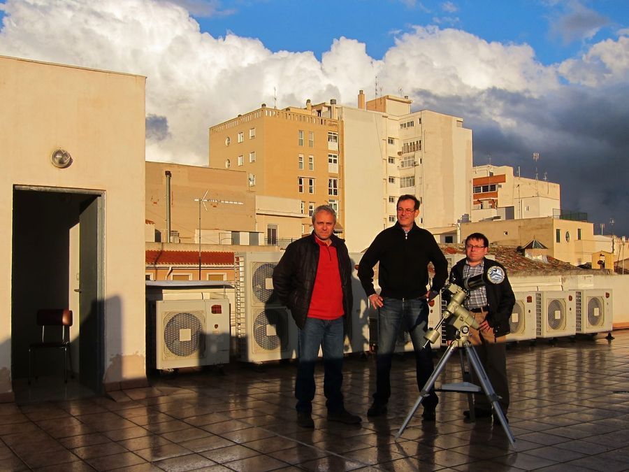 Fotografía de la actividad: Los Amigos de la Astronomía de Elda, logran captar imágenes del tránsito del planeta Mercurio por delante del Sol. (6)