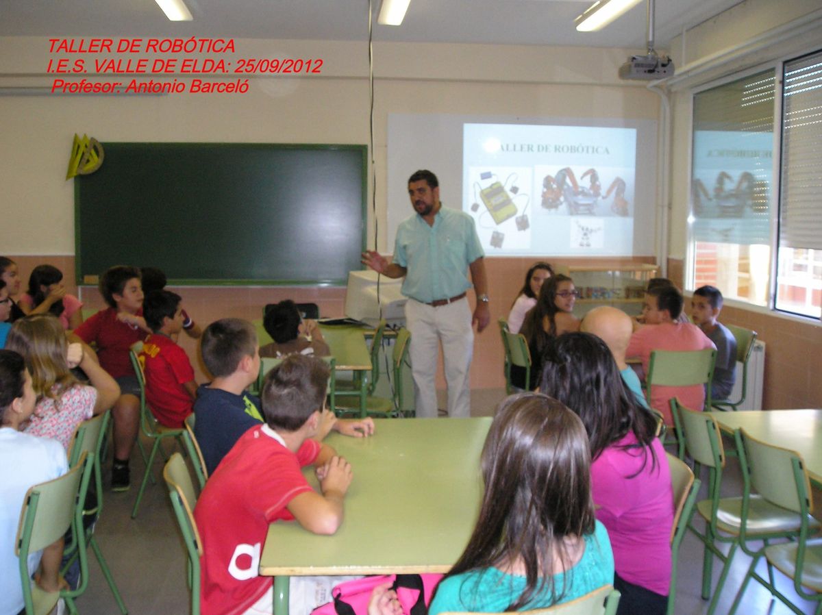 Fotografía de la actividad: Taller de Robótica en IES Valle de Elda