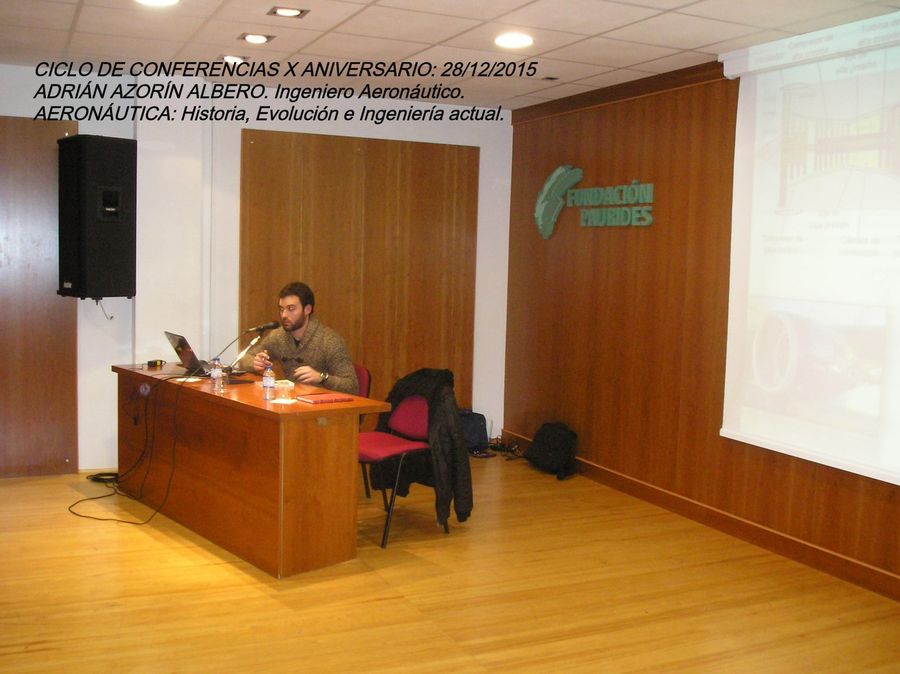 Fotografía de la actividad: ÉXITO DE LA CONFERENCIA DE ADRIÁN AZORÍN. (2)