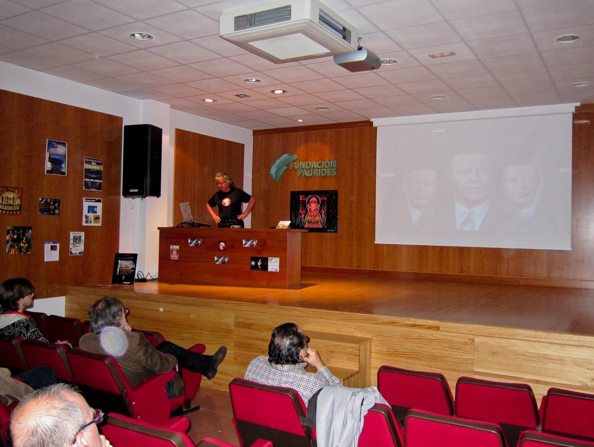 Fotografía de la actividad: Concierto de música electrónica. Yuri´s Night.