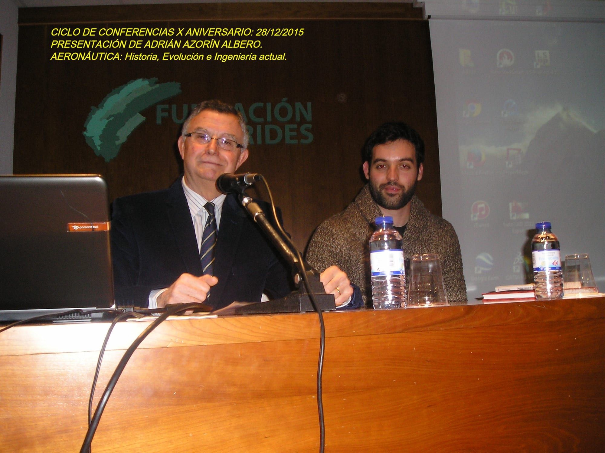 Fotografía de la actividad: ÉXITO DE LA CONFERENCIA DE ADRIÁN AZORÍN.