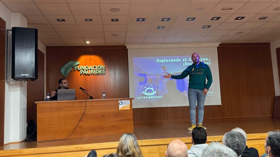 Fotografía de la actividad: Explorando el Universo desde casa (1)