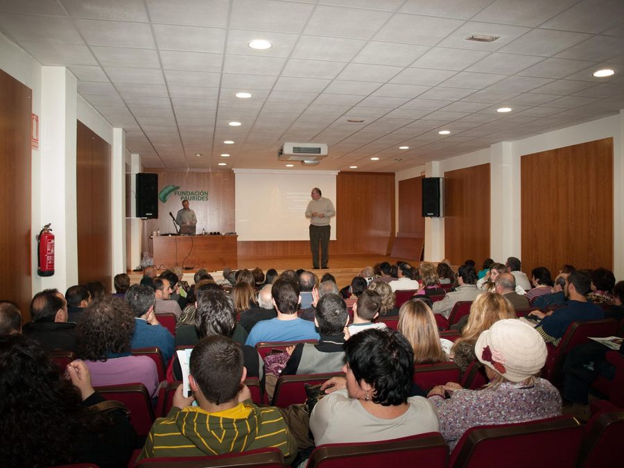 Fotografía de la actividad: Encuentros con la ciencia. Juan Senent (6)