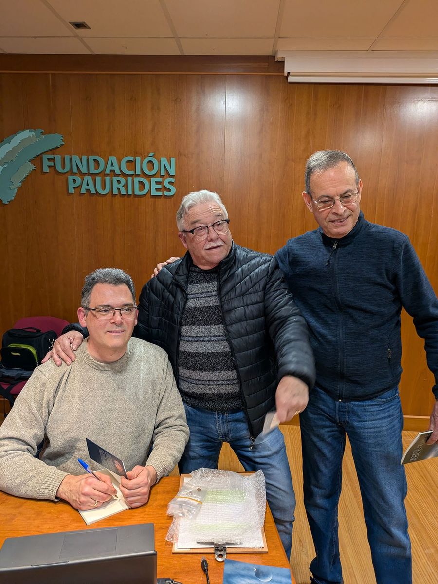 Fotografía de la actividad: Crónica de la presentación del libro "Entre polvo y escombros" de Victoriano Canales (10)