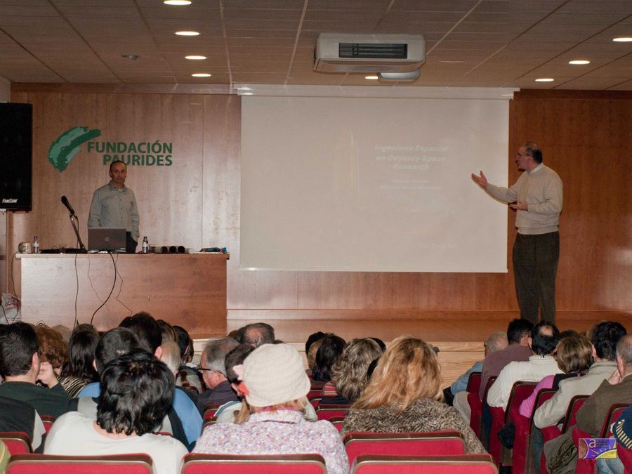 Fotografía de la actividad: Encuentros con la ciencia. Juan Senent (8)