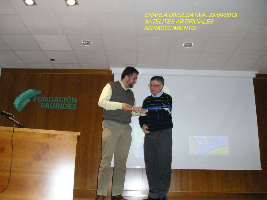 Fotografía de la actividad: Charla satelites artificiales antonio barcelo (3)