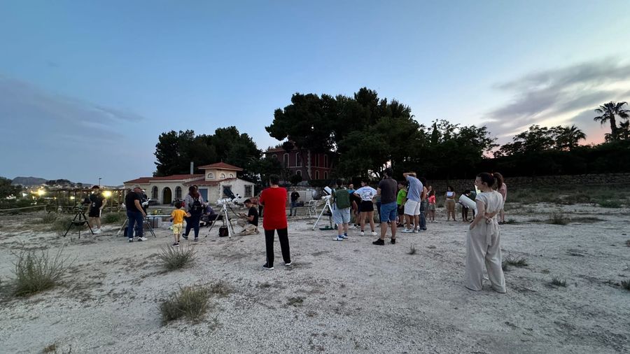 Fotografía de la actividad: ¡Una noche mágica observando la luna! (5)