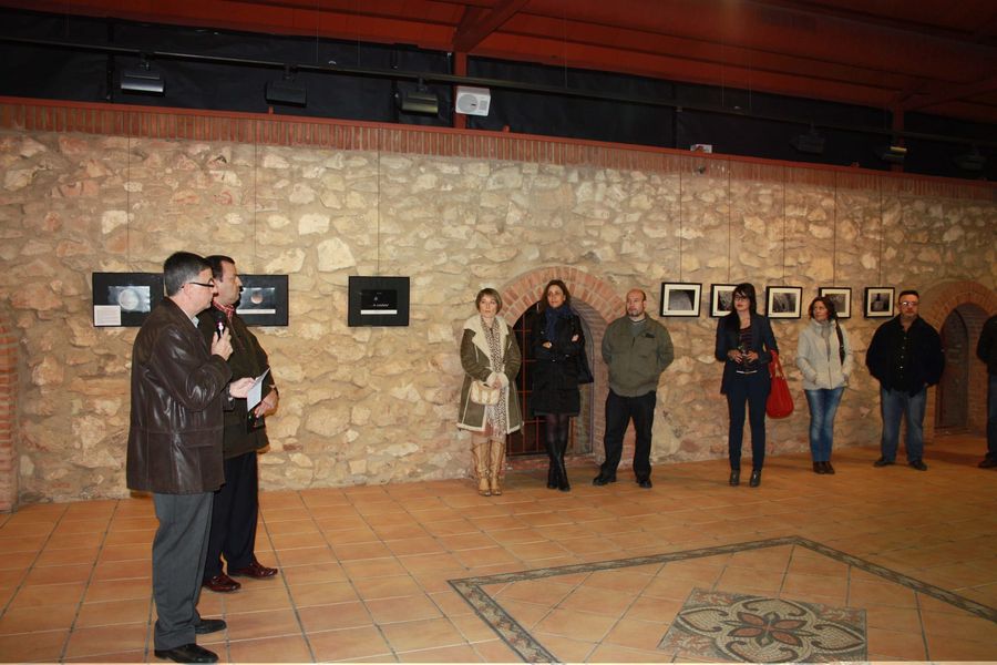 Fotografía de la actividad: Inauguración de la Exposición “Fotos de un Ciclo Lunar” (2)