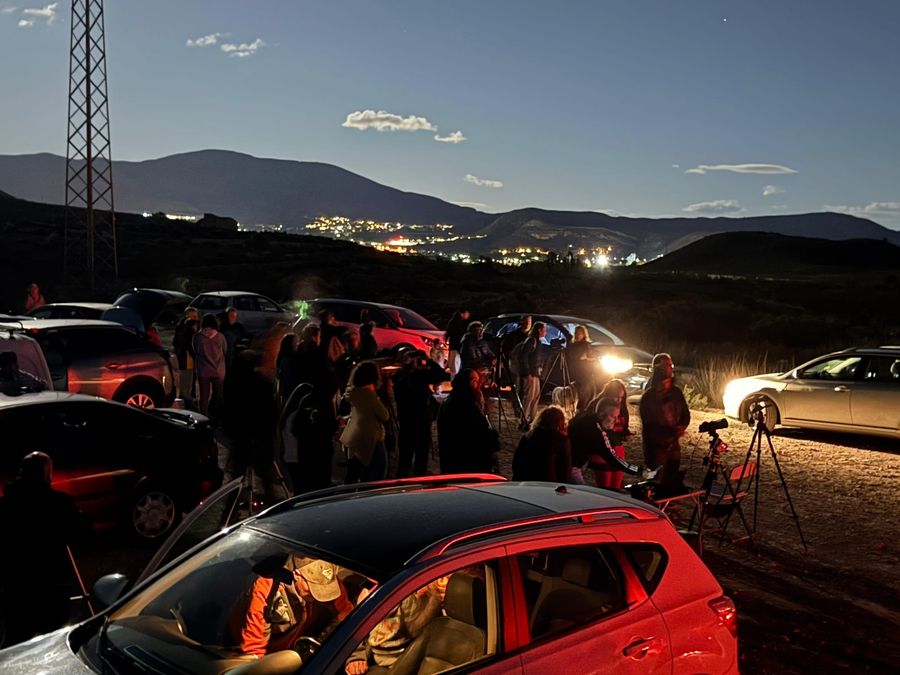 Fotografía de la actividad: Gran éxito en la Observación Pública del Cometa C/2023 A3 (4)