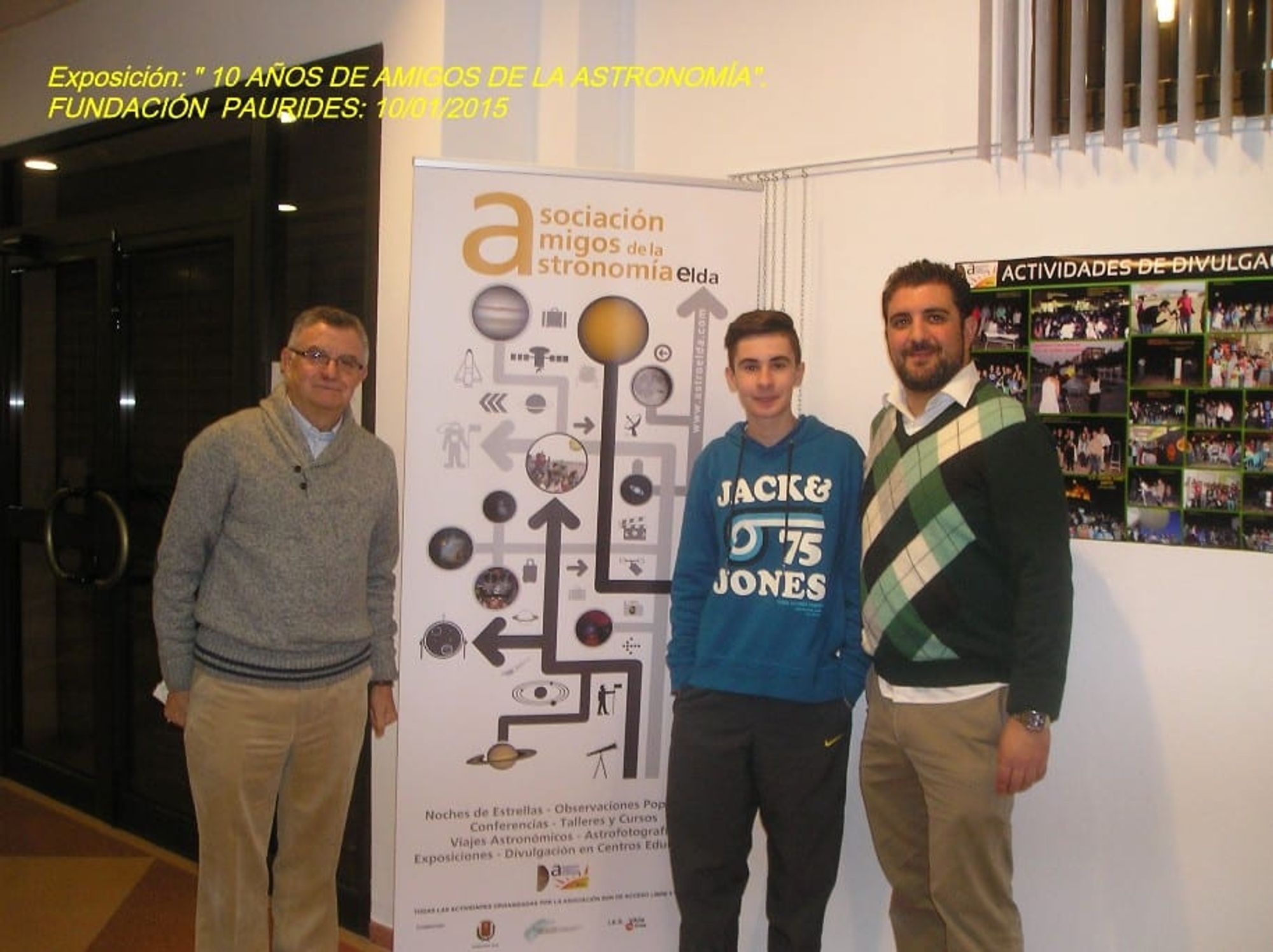 Fotografía de la actividad: Exposición: "10 años de Amigos de la Astronomía".