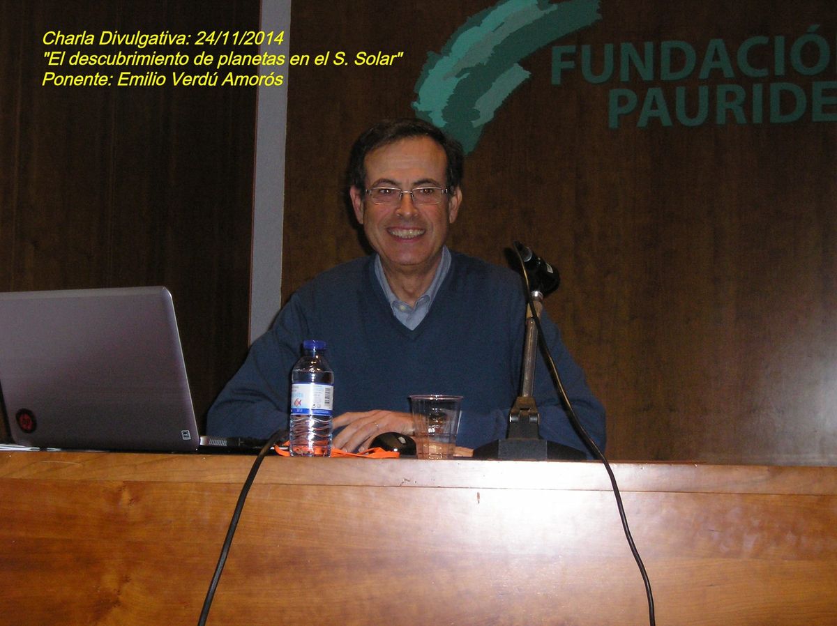 Fotografía de la actividad: Charla divulgativa, "El descubrimiento de planetas en el Sistema Solar" por Emilio Verdú