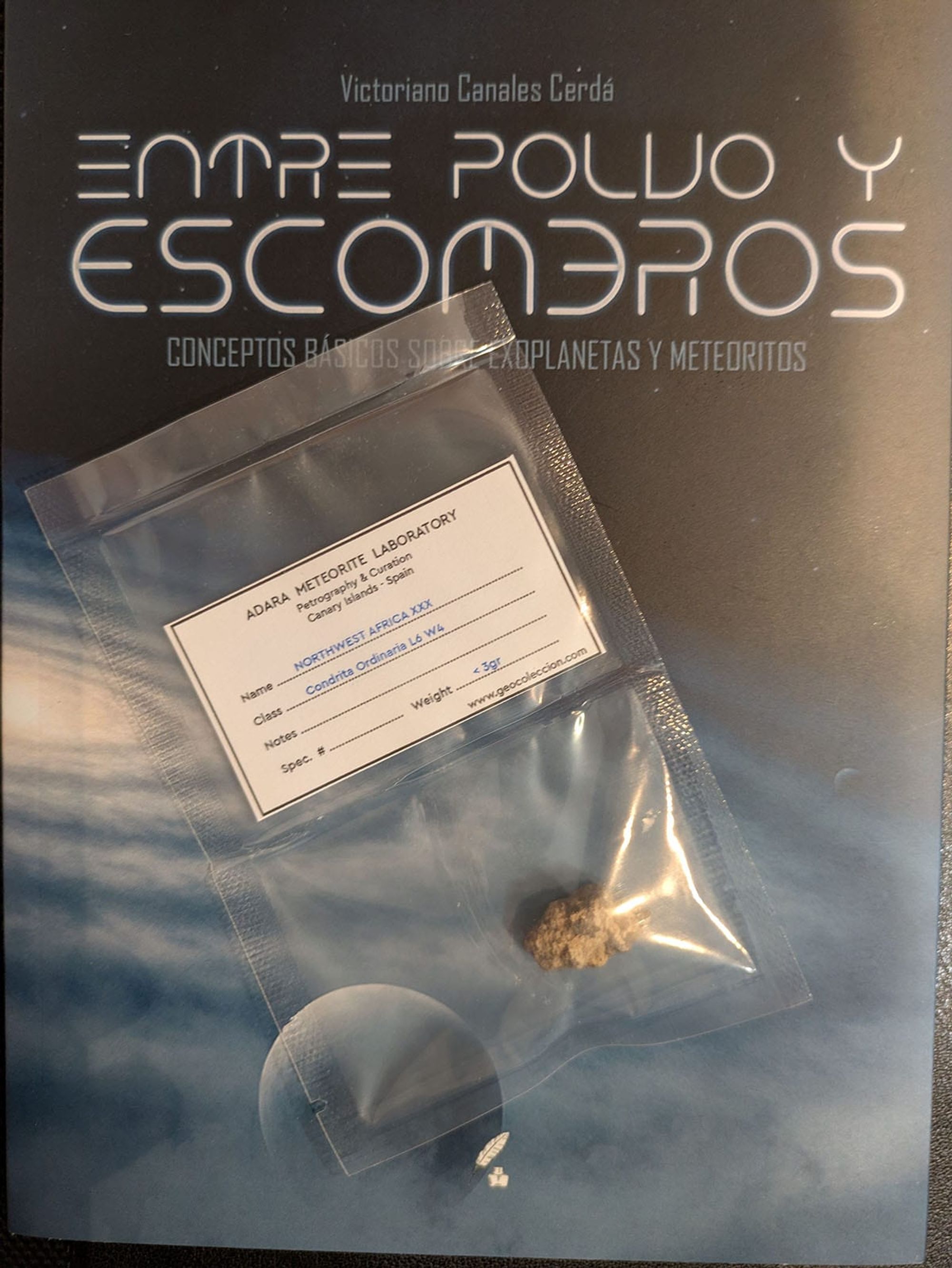 Fotografía de la actividad: Crónica de la presentación del libro "Entre polvo y escombros" de Victoriano Canales