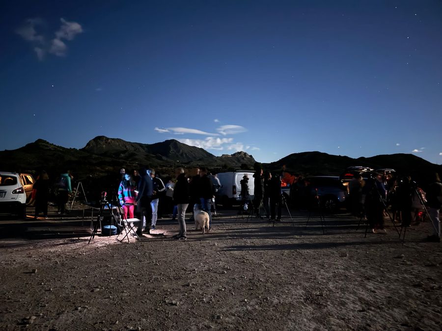 Fotografía de la actividad: Gran éxito en la Observación Pública del Cometa C/2023 A3 (2)
