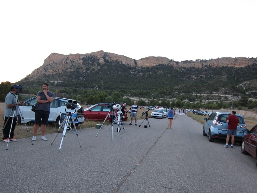 Fotografía de la actividad: Observación del eclipse con luna roja más largo del siglo XXI en el Xorret de Catí (1)