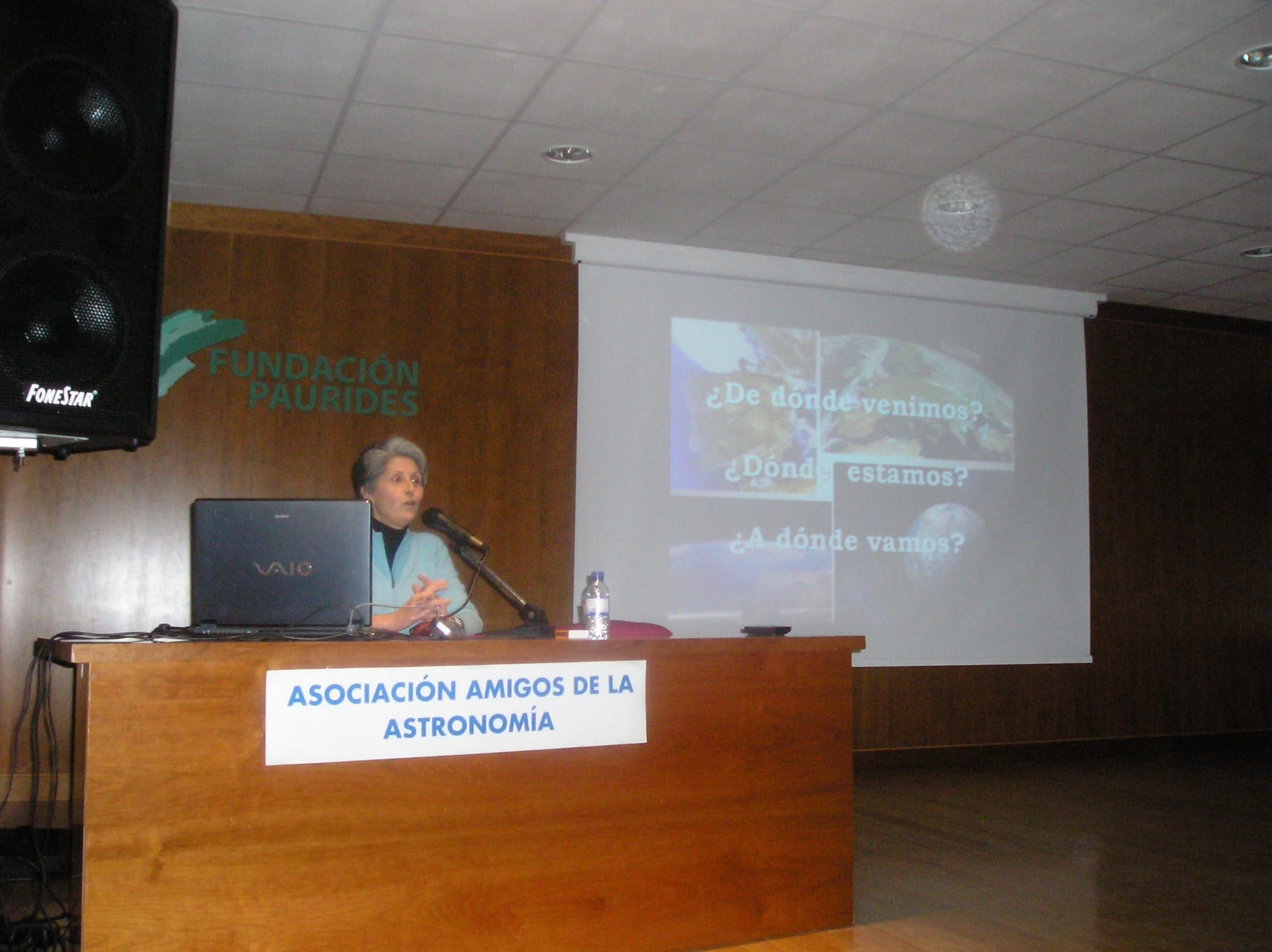 Fotografía de la actividad: Hablemos de Astronomía. Finita Poveda